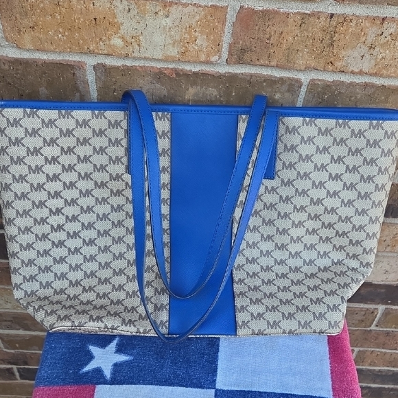 Michael Kors Signature Tote in Blue and Tan - Picture 3 of 16